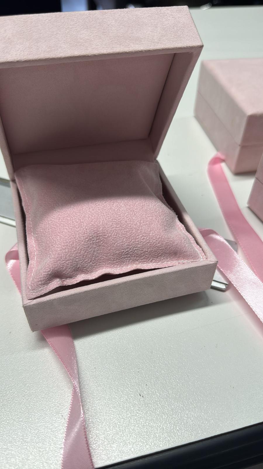 Astuccio 10x10 S.15048 Lux, con chiusura a cerniera a scatto: modello con cuscino e nastro