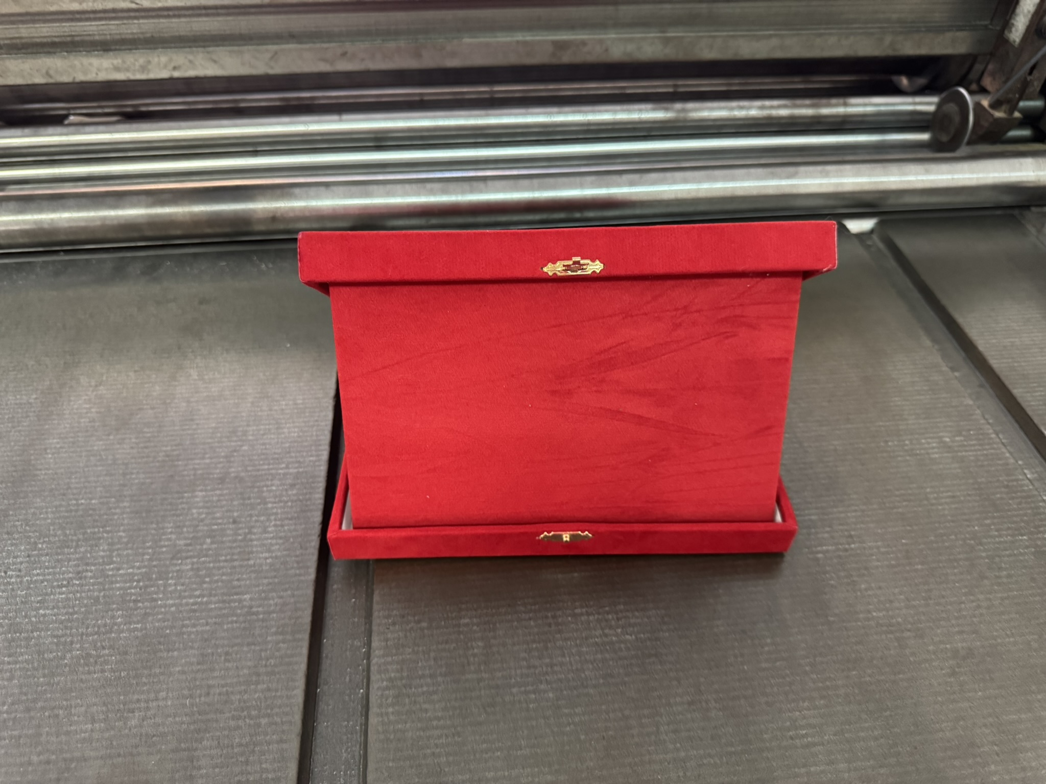 Astuccio S.15048 “Stappo”, con coperchio e fondo separati, dall'aspetto simile al modello 